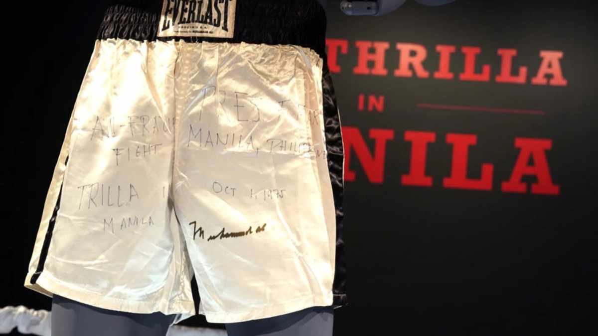 El pantalón corto que Mohamed Ali usó contra Joe Frazier en Filipinas en 1975, podría venderse por varios millones de dólares en Sotheby's. Foto: AFP