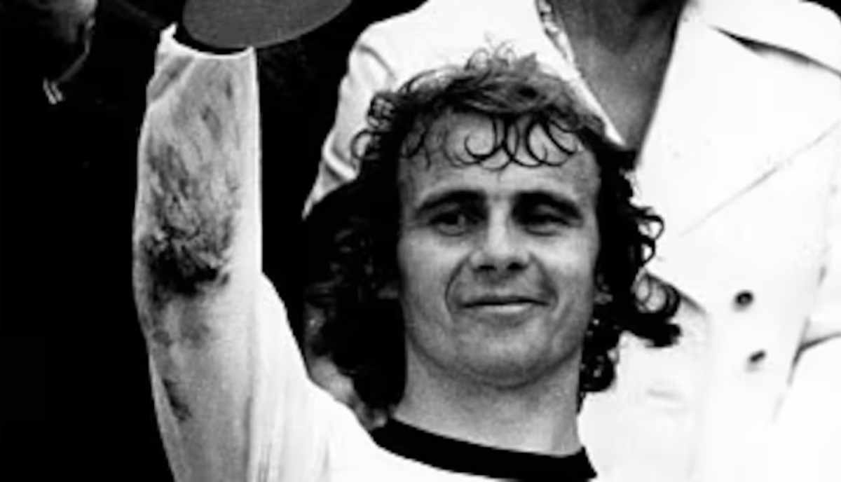 El ex futbolista alemán Bernd Hölzenbein, campeón del mundo en 1974 junto a Franz Beckenbauer y Gerd Müller, falleció a los 78 años. Foto: AFP