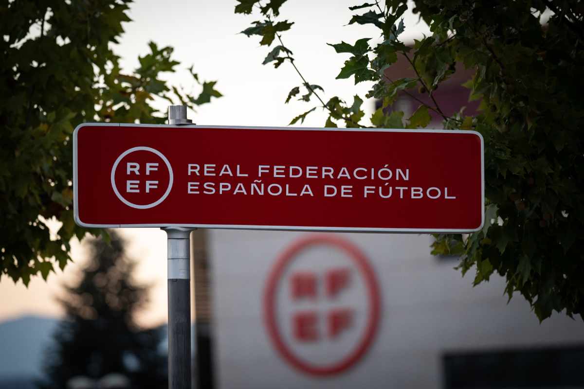 La Real Federación Española de Fútbol (RFEF) celebrará elecciones a la presidencia en mayo, anunció el ente federativo. Foto: AFP