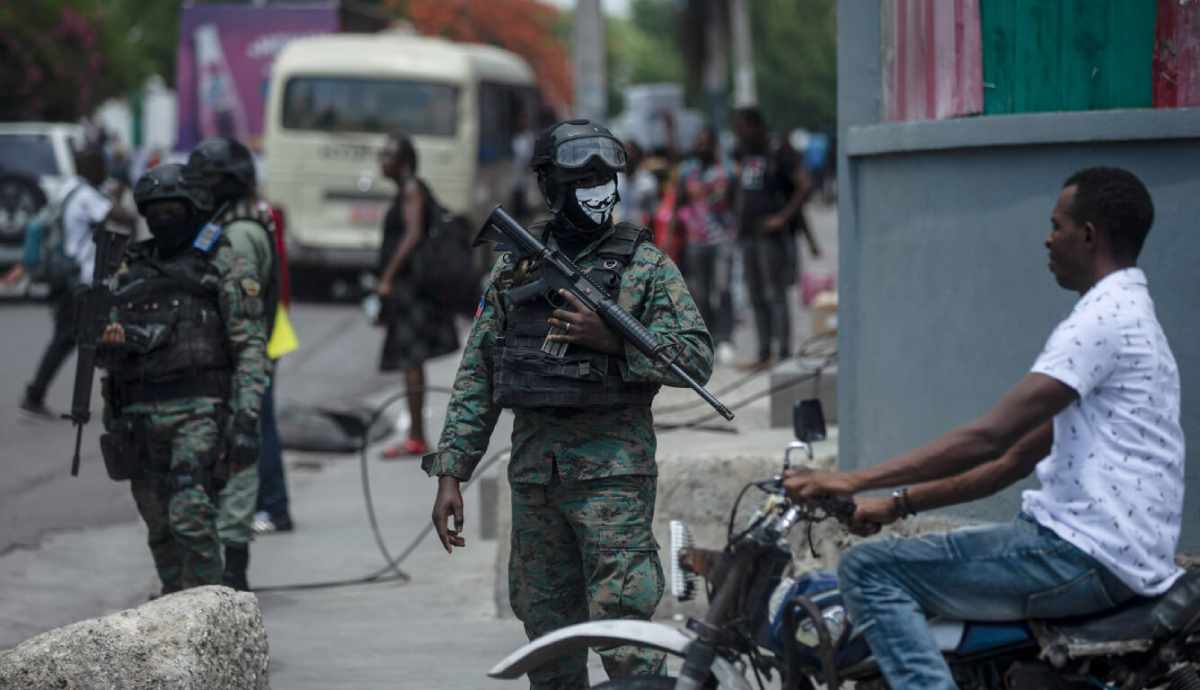Numerosos habitantes de Puerto Príncipe sufren una pesadilla diaria, un mes después del anuncio de la creación de autoridades de transición. Foto: AFP
