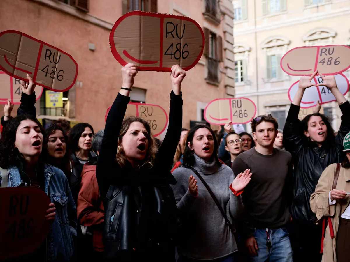 El parlamento italiano aprobó una ley que permite a los activistas antiaborto tener acceso a las mujeres que concurren a clínicas. Foto: AFP