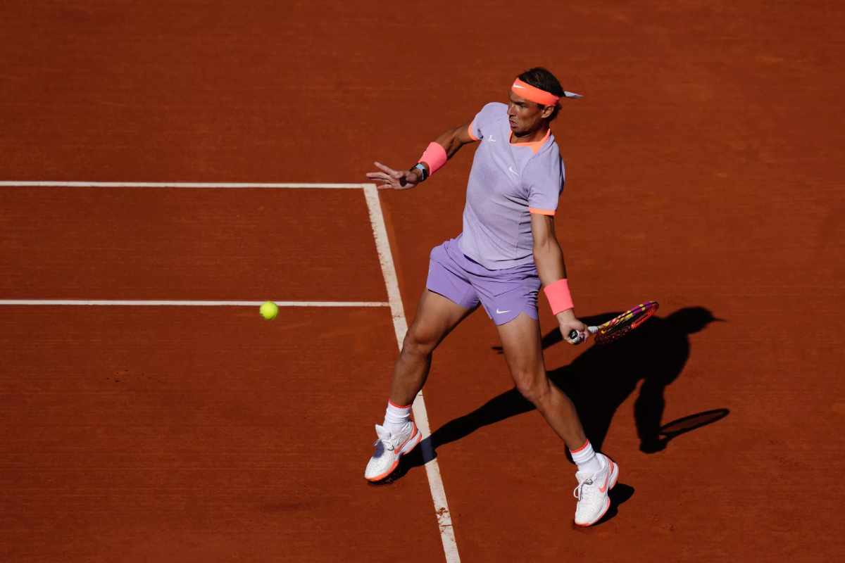 El tenista español Rafael Nadal se impuso sin dificultades a Flavio Cobolli, en su partido de regreso al circuito ATP en el torneo de Barcelona. Foto: AFP