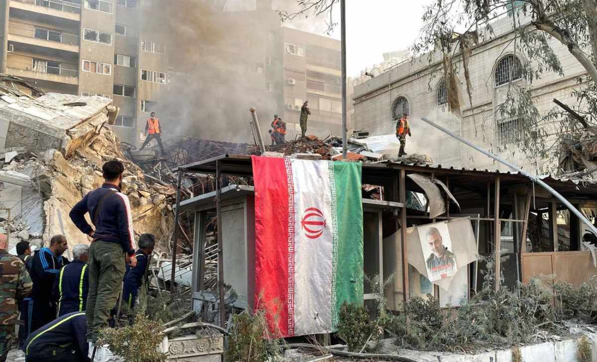 El balance del bombardeo contra el consulado iraní en Siria, imputado a Israel, subió a 16 muertos. Foto: AFP