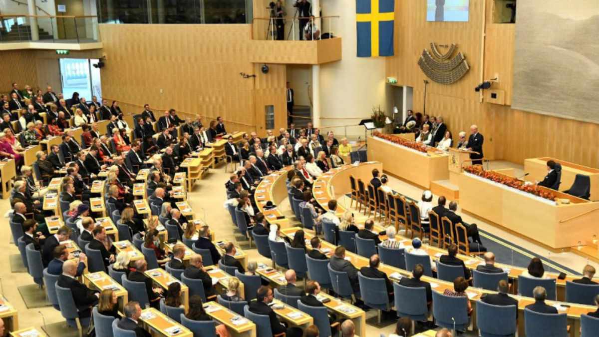 El Parlamento sueco aprobó una controvertida ley que rebaja de 18 a 16 años la edad mínima para cambiar de sexo en el estado civil. Foto: AFP