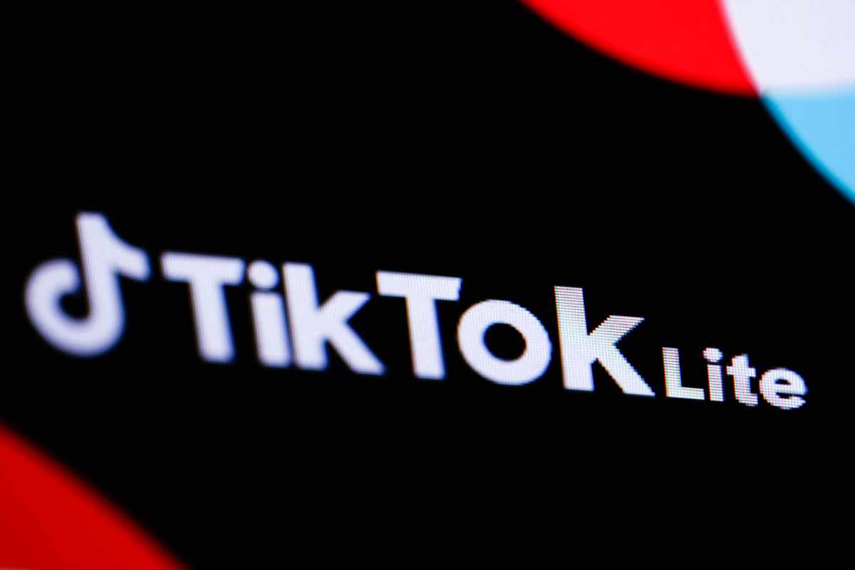 La plataforma digital china de videos TikTok suspendió un programa lanzado en Francia y España, que incluía recompensas a usuarios. Foto: AFP