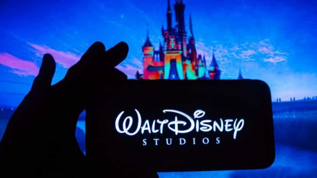 Las ganancias de Disney, el gigante estadounidense del entretenimiento, se vieron significativamente reducidas en el trimestre. Foto: AFP