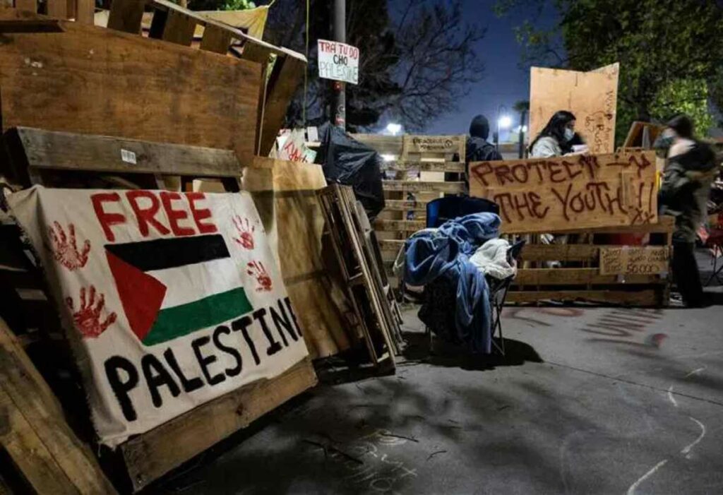 Las protestas estudiantiles para exigir que sus universidades rompan cualquier vínculo con Israel por la guerra de Gaza se extendieron en Europa. Foto: AFP